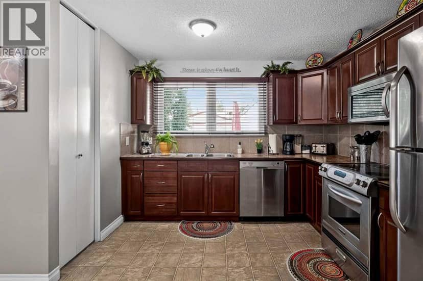 131 Cedarpark Drive SW — photo 13 of 40