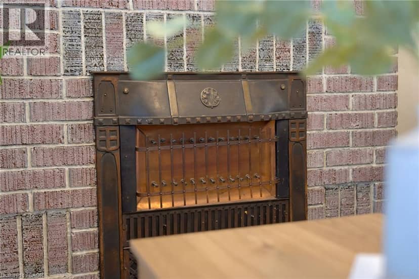 394 CHARLTON Avenue W — photo 10 of 40