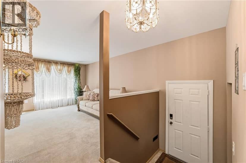 450 BRIGADOON Drive, Hamilton, photo 2
