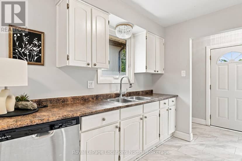 32 Courtice Crescent — photo 11 of 40