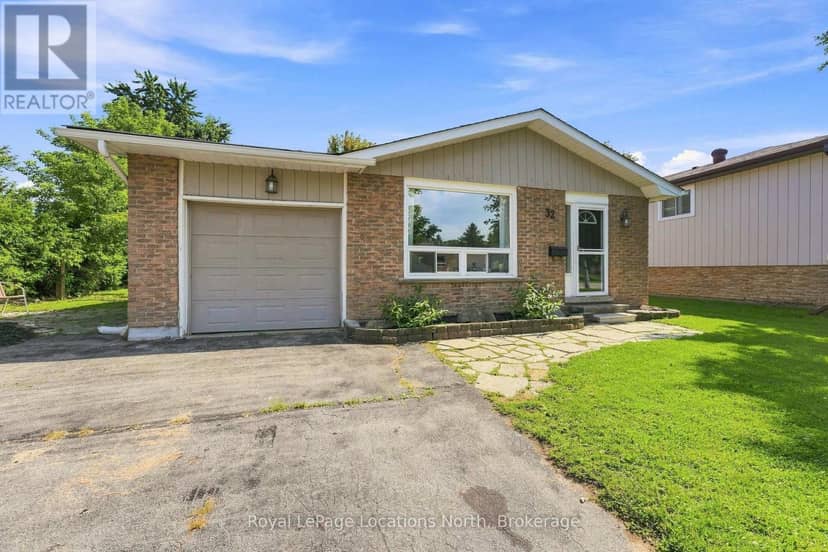 32 Courtice Crescent — photo 2 of 40