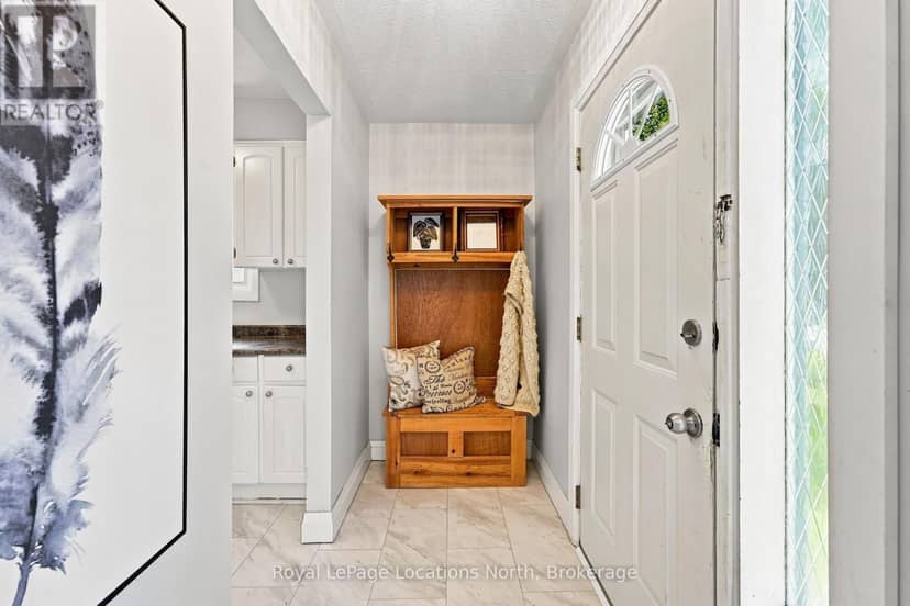 32 Courtice Crescent — photo 3 of 40