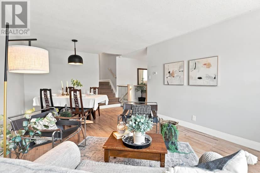 32 Courtice Crescent — photo 4 of 40