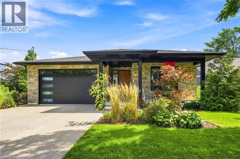 42 CARLTON Avenue, Welland