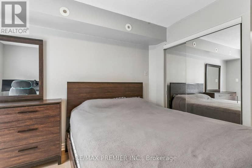 2152 - 105 George Appleton Way — photo 19 of 36