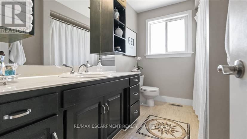 517 Rosedale Crescent — photo 32 of 40
