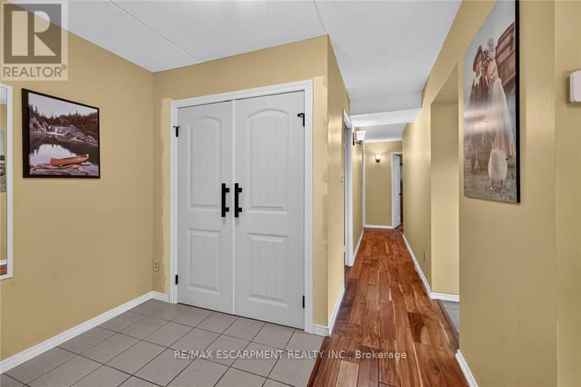 202 - 5 Mill Pond Court — photo 22 of 40