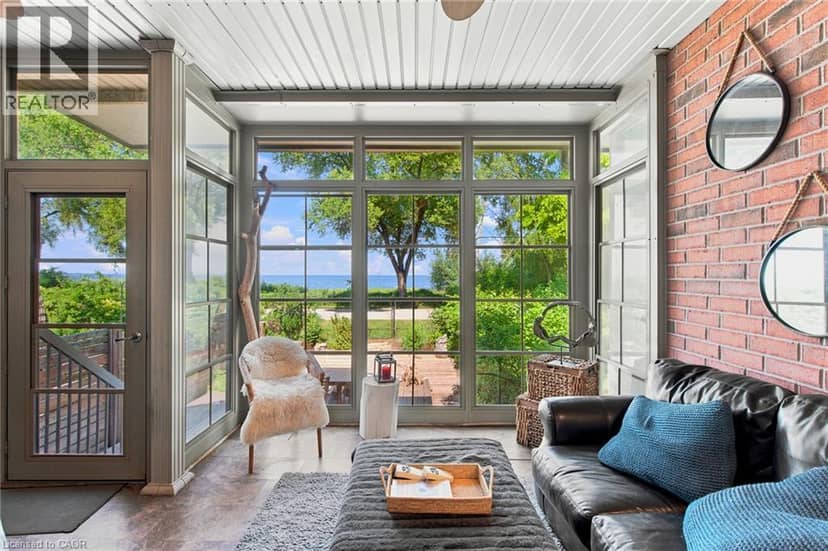 1069 BEACH Boulevard, Hamilton, photo 2