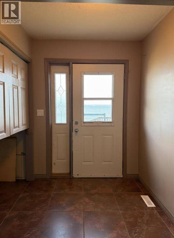 81 Peace River Avenue — photo 11 of 40