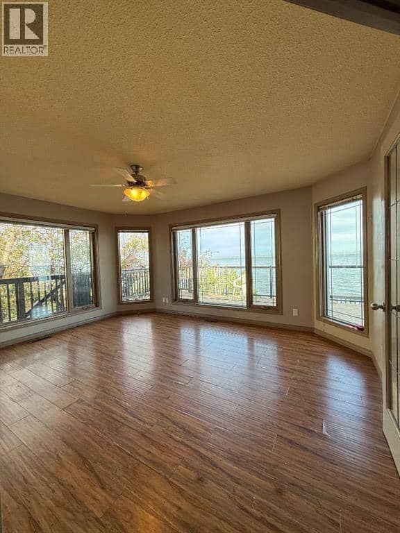 81 Peace River Avenue — photo 13 of 40