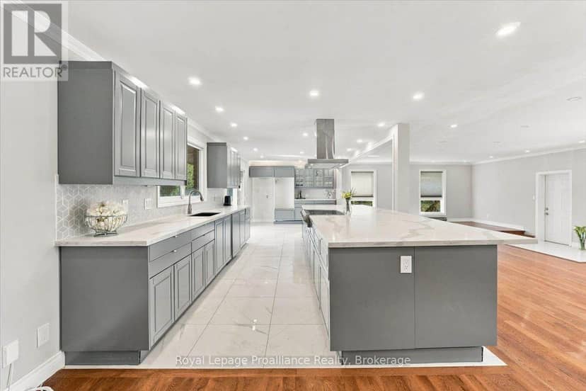 380 Ashley Street — photo 8 of 35