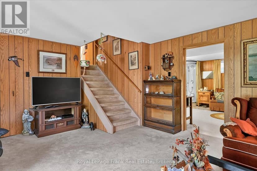 87 Oakwood Crescent — photo 34 of 40