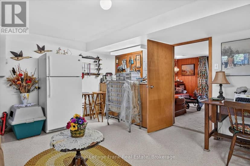 87 Oakwood Crescent — photo 37 of 40