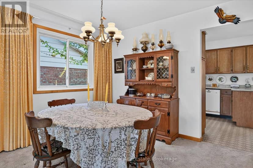 87 Oakwood Crescent — photo 9 of 40