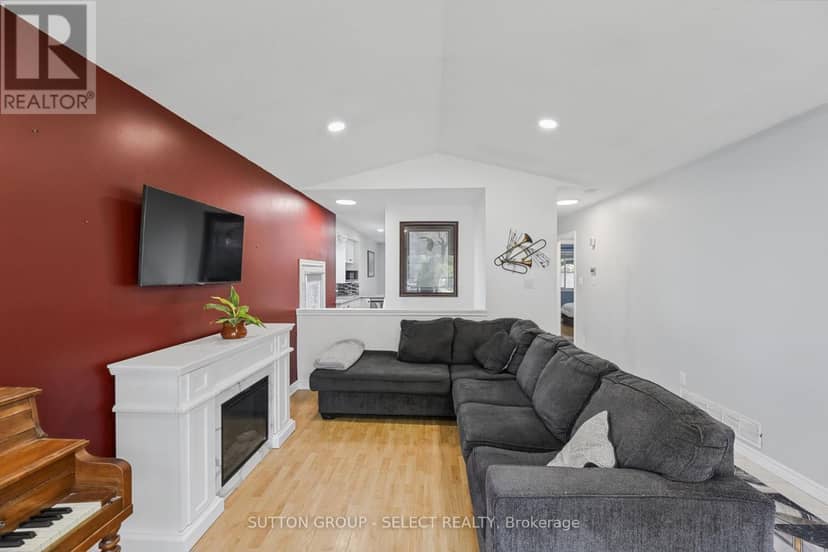 13 Goldenrod Court — photo 4 of 25