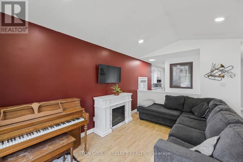 13 Goldenrod Court — photo 5 of 25