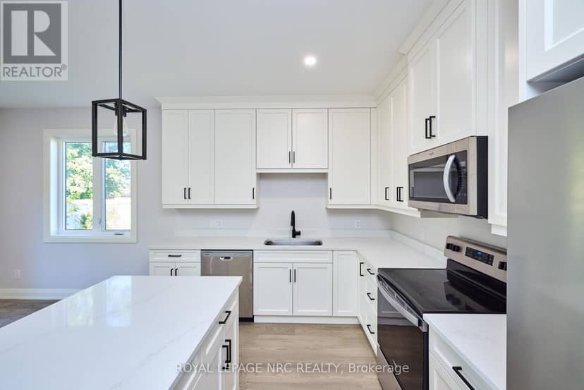 185 Hodgkins Avenue — photo 14 of 40