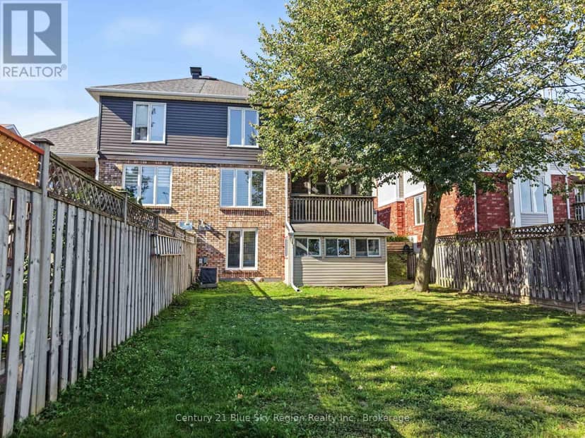 126 Cloverbrae Crescent — photo 4 of 40