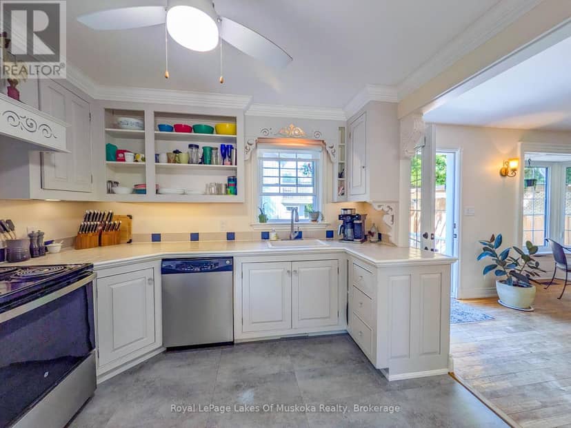 212 James Street — photo 10 of 40