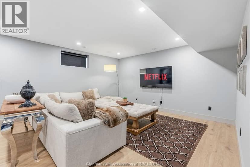 54 Dundee DRIVE West — photo 33 of 40