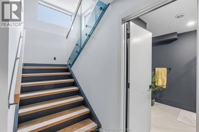 54 Dundee DRIVE West — photo 32 of 40