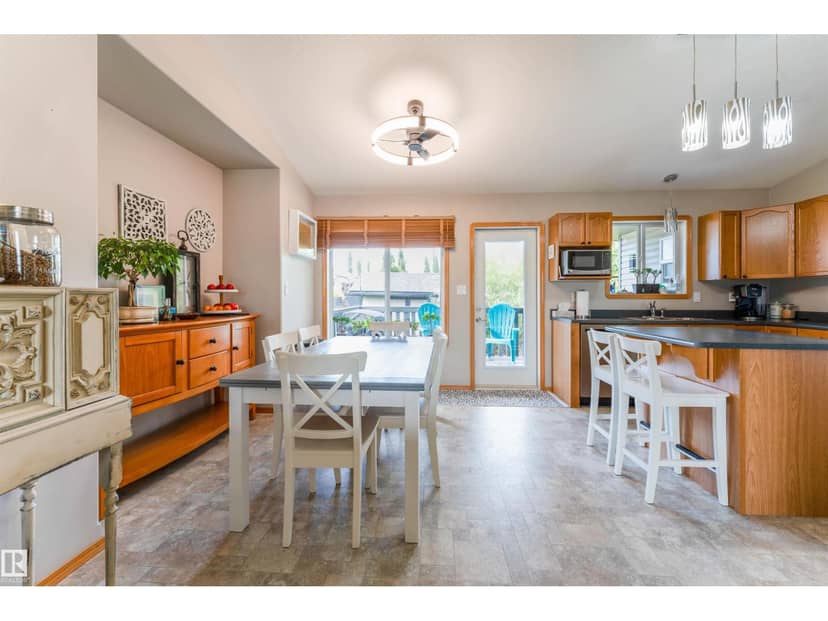 3924 44 AV — photo 10 of 40