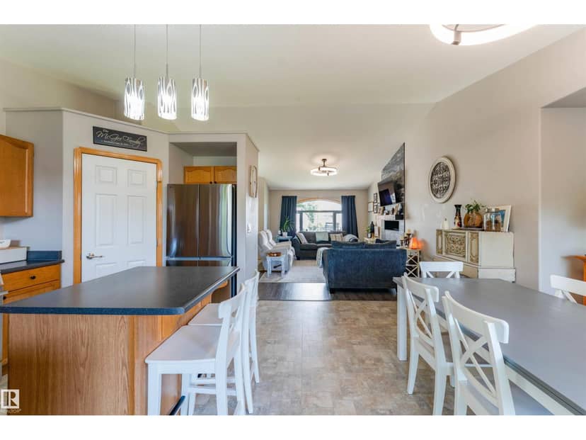 3924 44 AV — photo 12 of 40