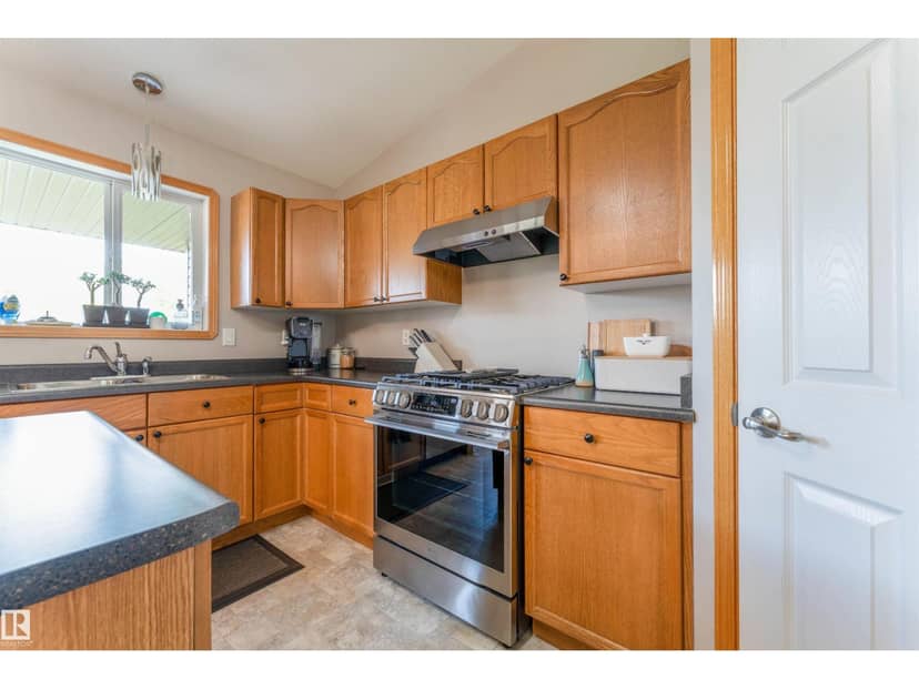 3924 44 AV — photo 15 of 40