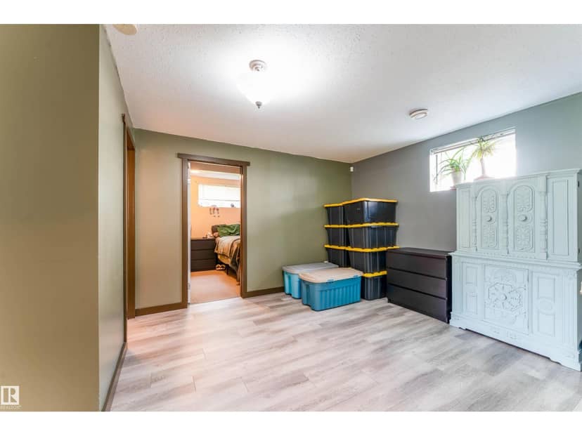 3924 44 AV — photo 23 of 40