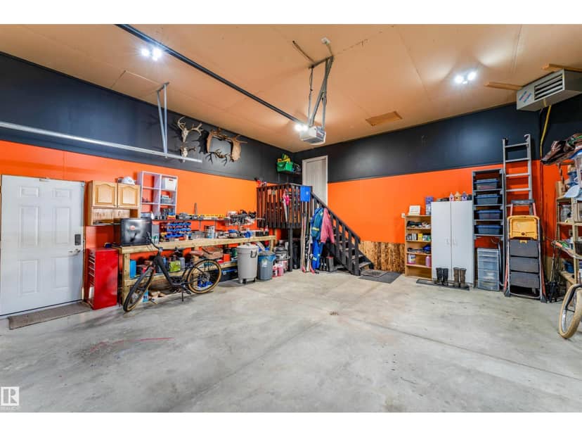 3924 44 AV — photo 32 of 40