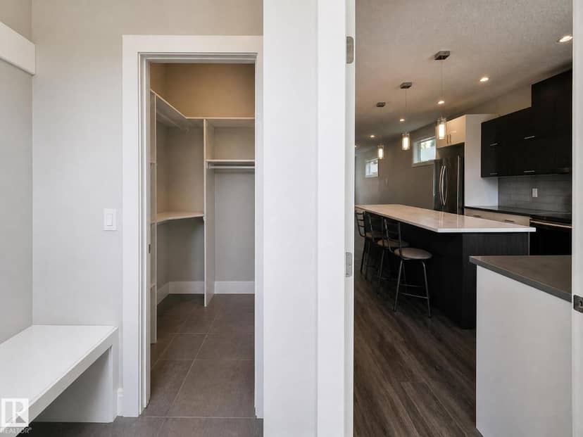 9311 66 AV NW — photo 36 of 40