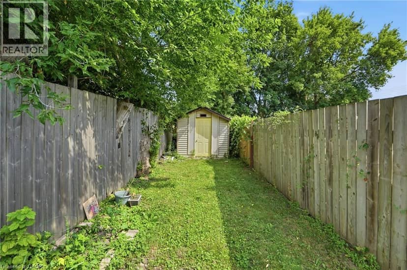 102 (A-C) SARAH Street — photo 16 of 25