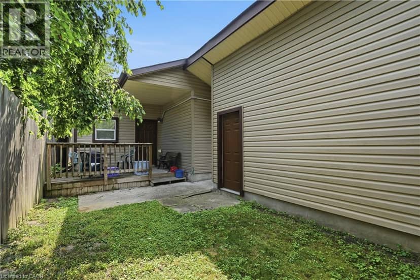 102 (A-C) SARAH Street — photo 14 of 25
