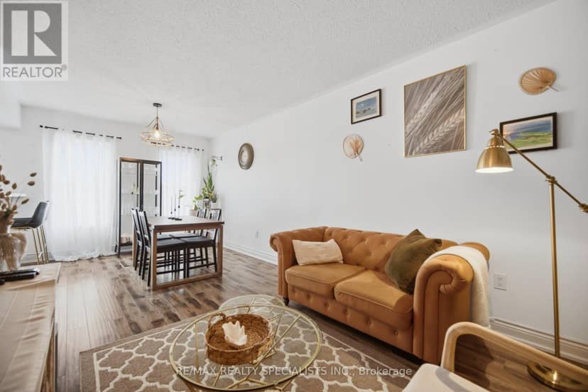 220 Mortimer Crescent — photo 12 of 37