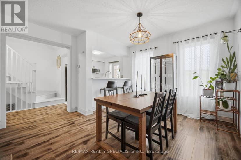 220 Mortimer Crescent — photo 15 of 37