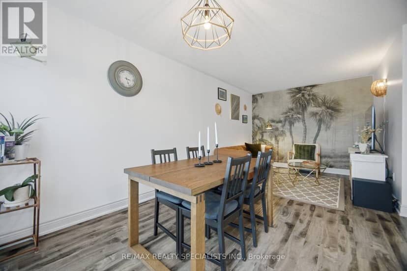 220 Mortimer Crescent — photo 16 of 37