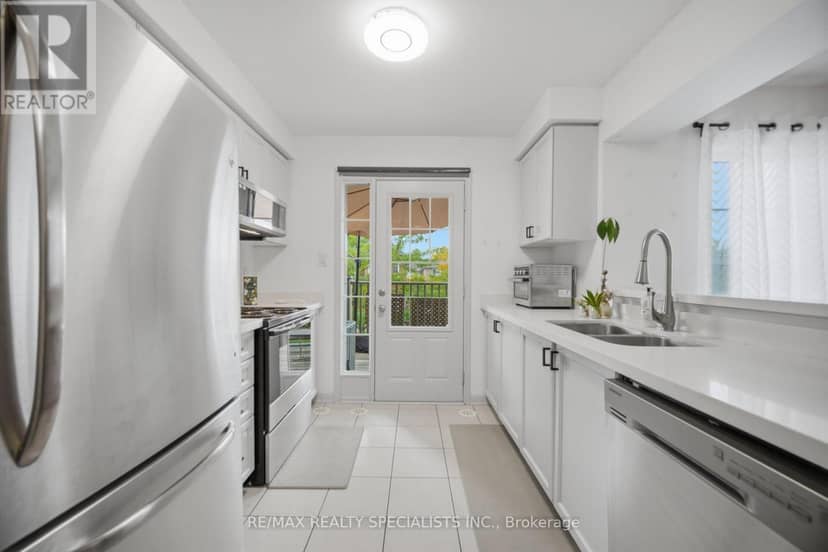 220 Mortimer Crescent — photo 18 of 37