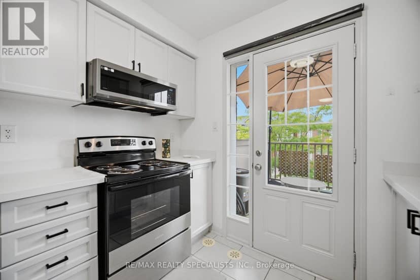 220 Mortimer Crescent — photo 19 of 37