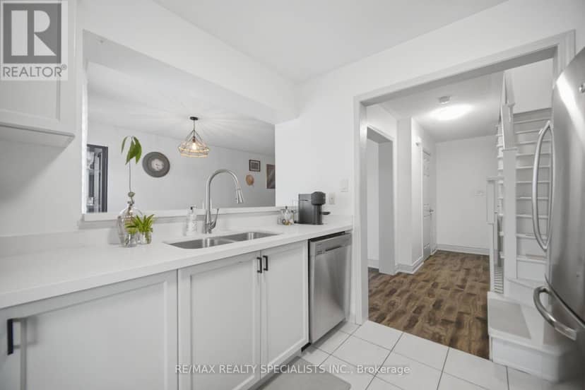 220 Mortimer Crescent — photo 20 of 37
