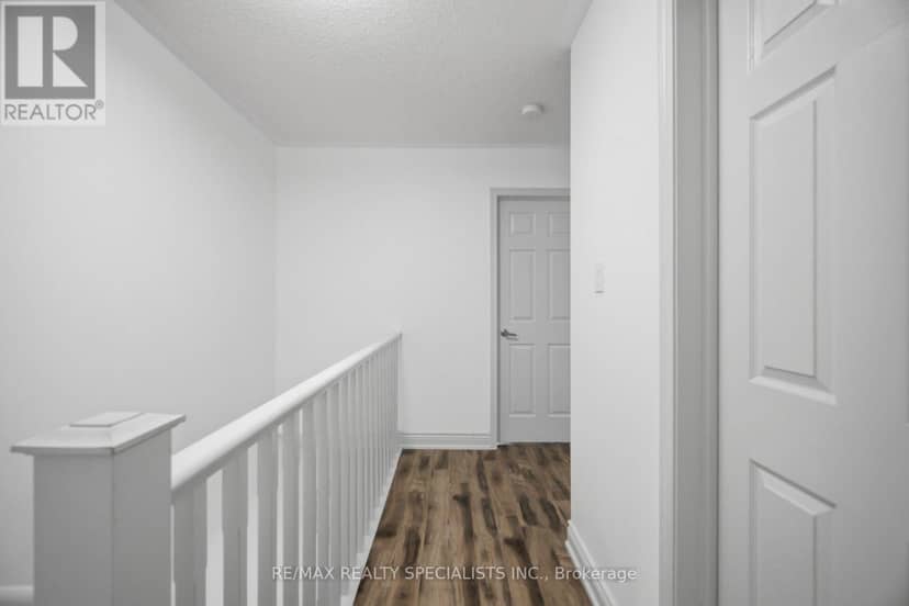 220 Mortimer Crescent — photo 25 of 37