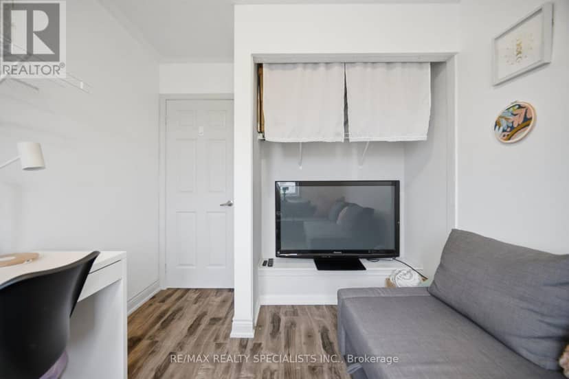 220 Mortimer Crescent — photo 30 of 37