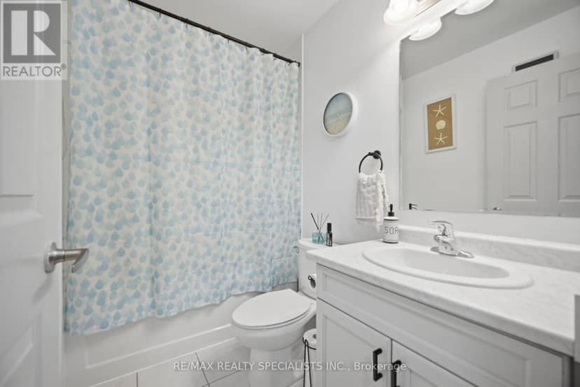 220 Mortimer Crescent — photo 32 of 37
