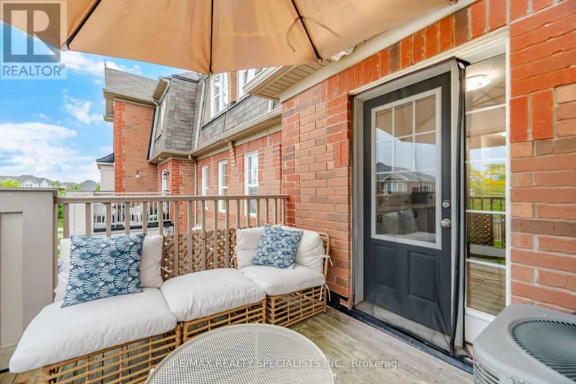 220 Mortimer Crescent — photo 34 of 37