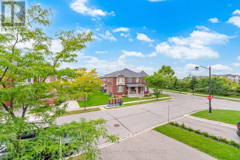 220 Mortimer Crescent — photo 37 of 37
