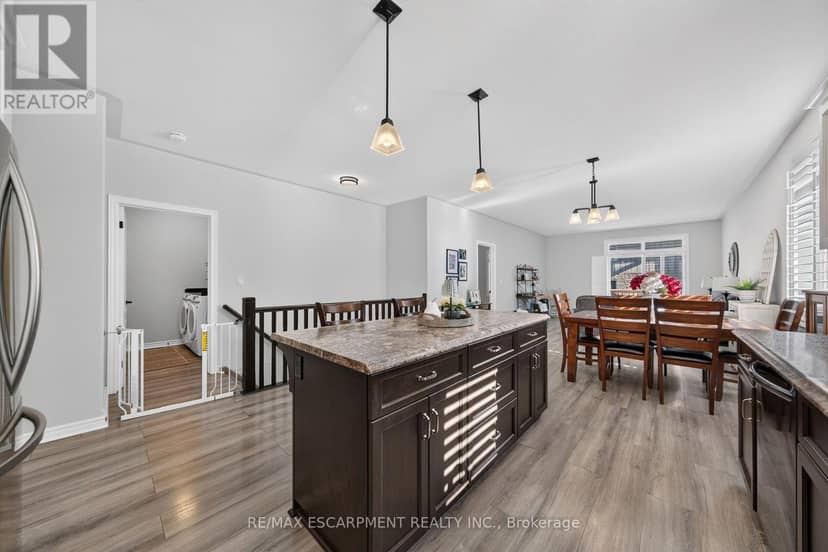 10 Macneil Court — photo 18 of 40