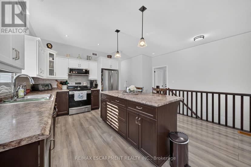 10 Macneil Court — photo 19 of 40
