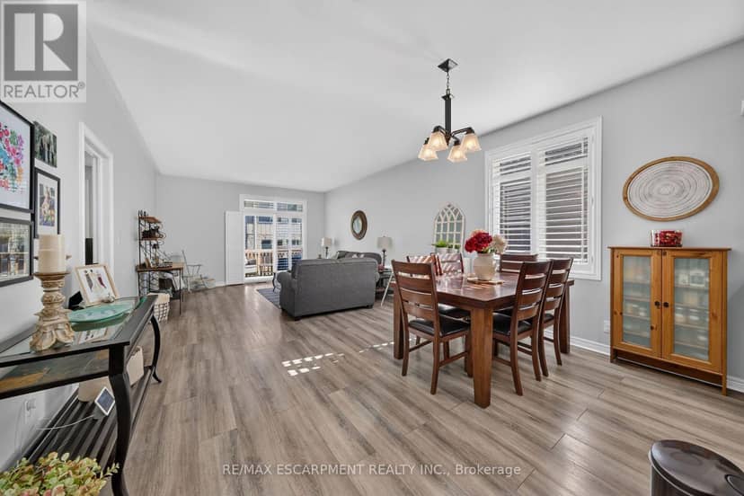 10 Macneil Court — photo 21 of 40