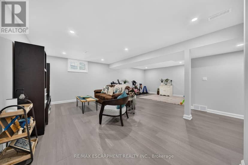 10 Macneil Court — photo 33 of 40
