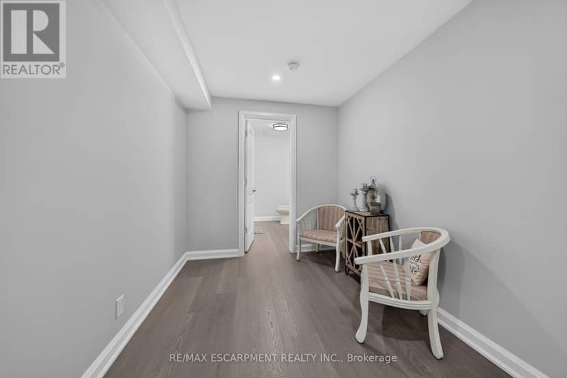 10 Macneil Court — photo 37 of 40