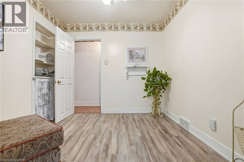 147 VILLAGE Road — photo 17 of 37